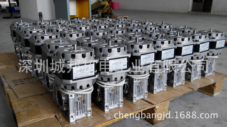 智能停车系统核心设备 道闸、广告闸、蓝牙一体机与专用电机全解析